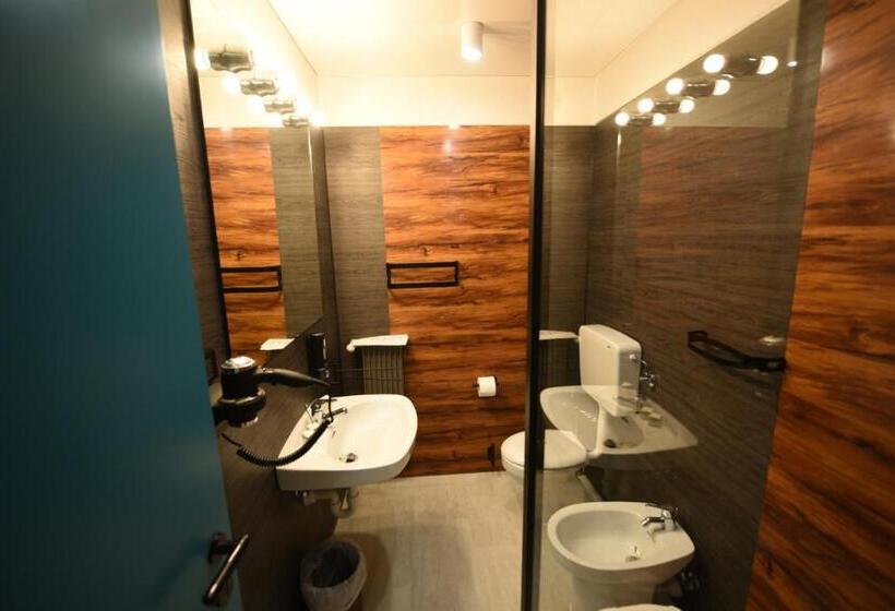 스탠다드 룸, Celis