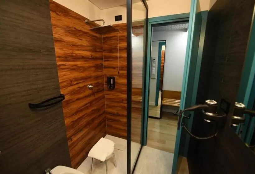 Habitació Estàndard, Celis