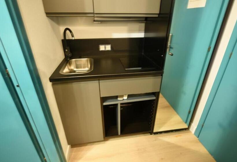 패밀리 룸, Celis