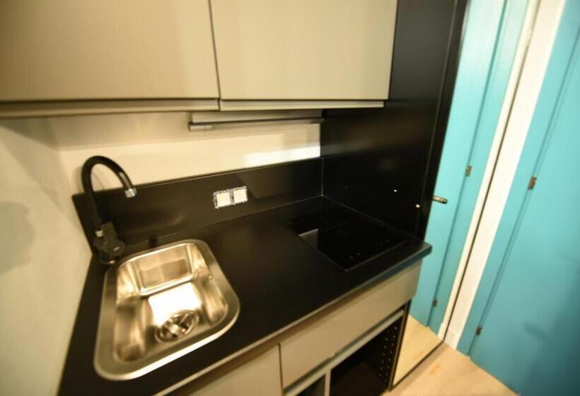 패밀리 룸, Celis