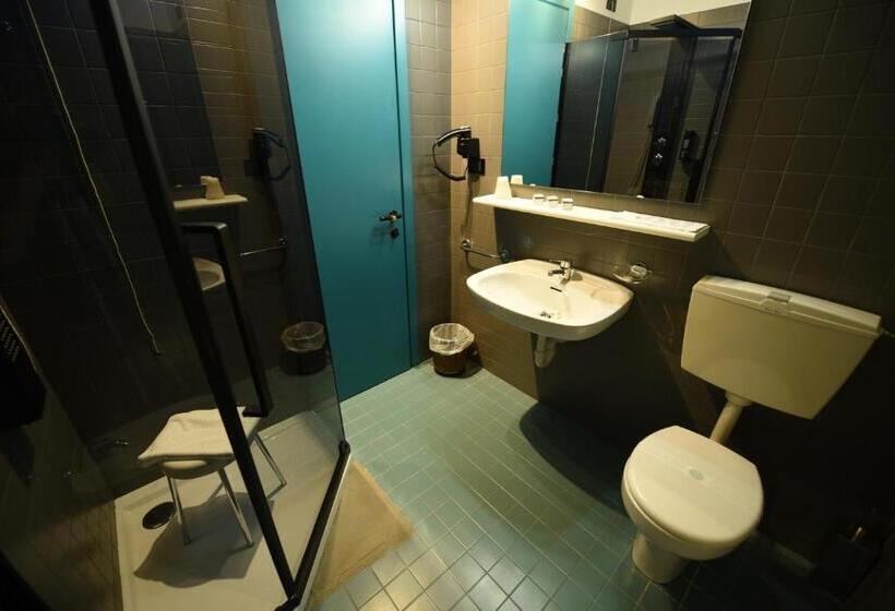 패밀리 룸, Celis