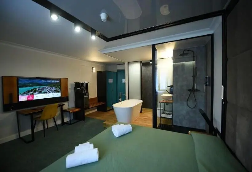 Habitació Deluxe, Celis