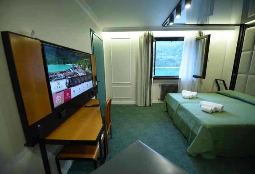 标准间带湖景, Celis