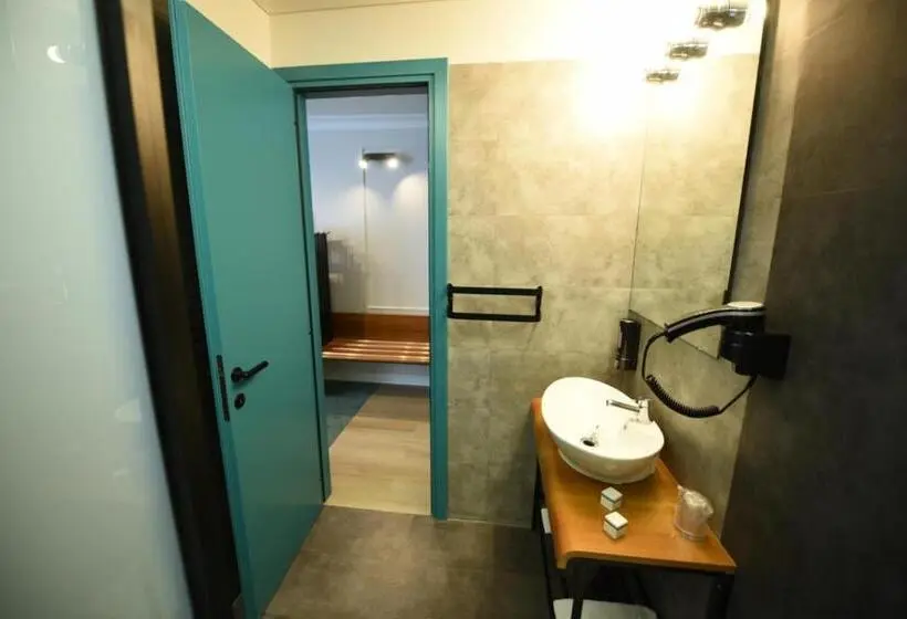 Habitació Triple Clàssica, Celis