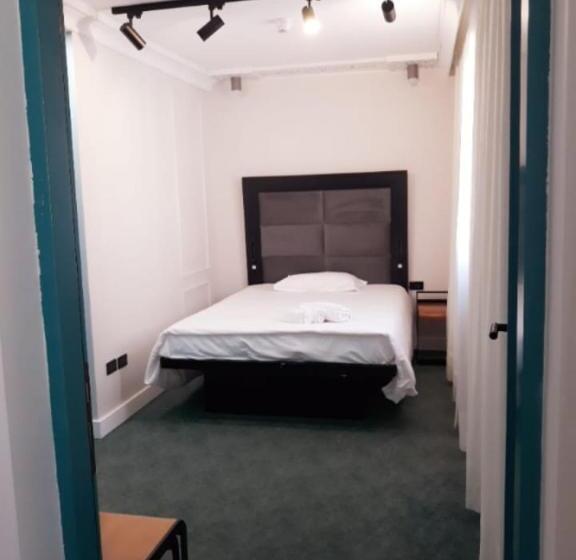 스탠다드 스튜디오, Celis