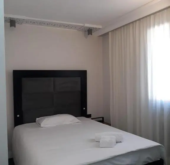 Estudio Estàndard, Celis