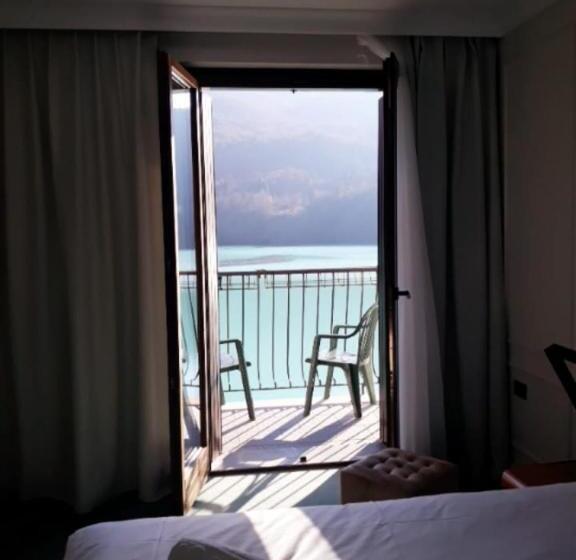 디럭스 룸 킹사이즈 침대, Celis