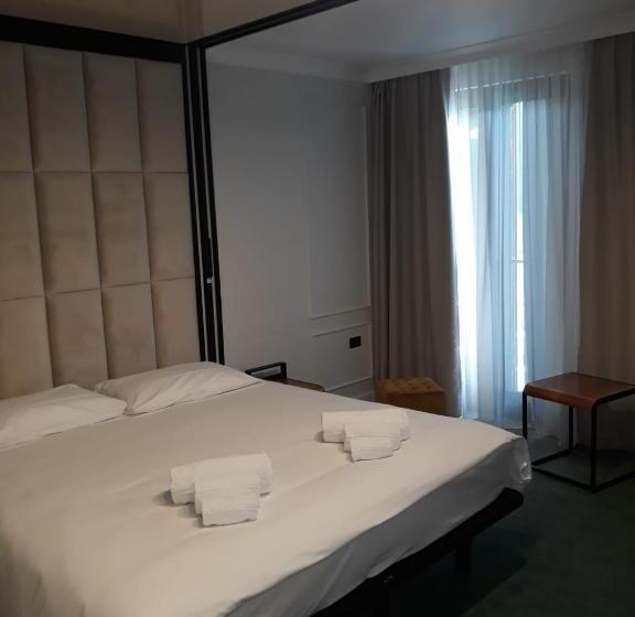 디럭스 룸 킹사이즈 침대, Celis