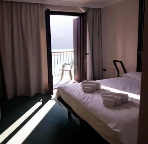 디럭스 룸 킹사이즈 침대, Celis