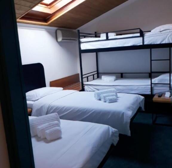 4인용 스탠다드 룸, Celis