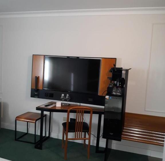 标准间带湖景, Celis