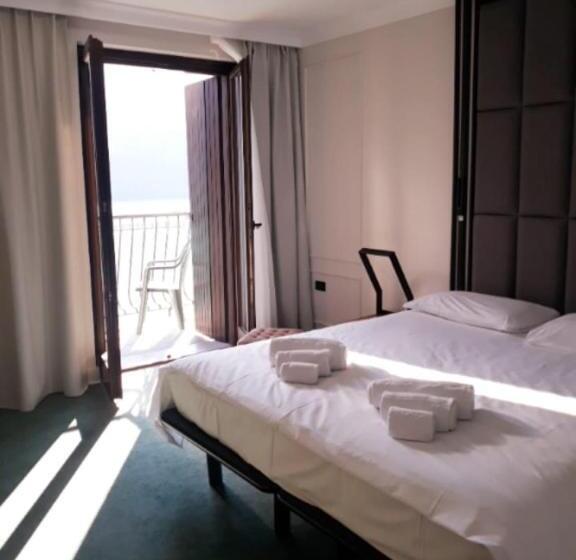 스탠다드 트리플 발코니 룸, Celis