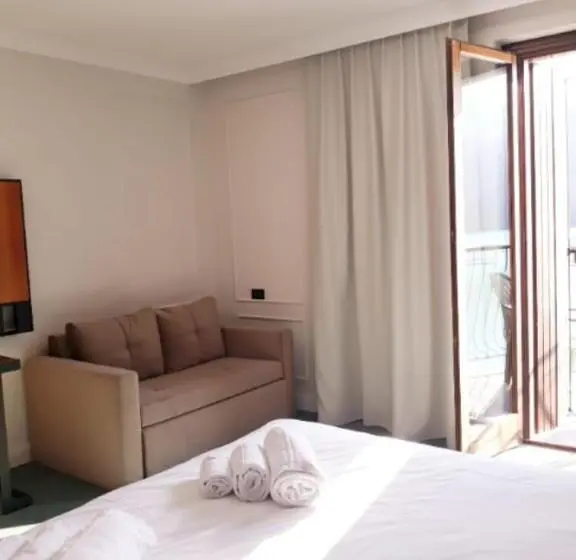 Habitació Triple Estàndard amb Balcó, Celis