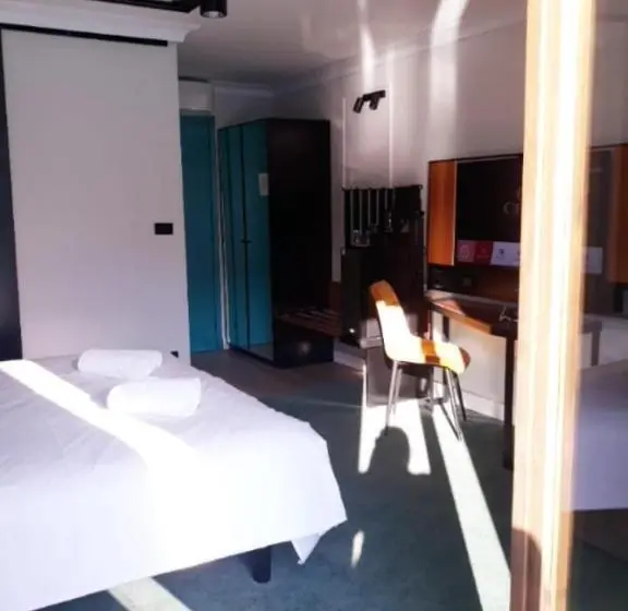 Habitació Triple Estàndard amb Balcó, Celis