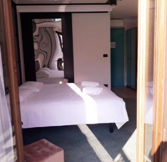 스탠다드 트리플 발코니 룸, Celis