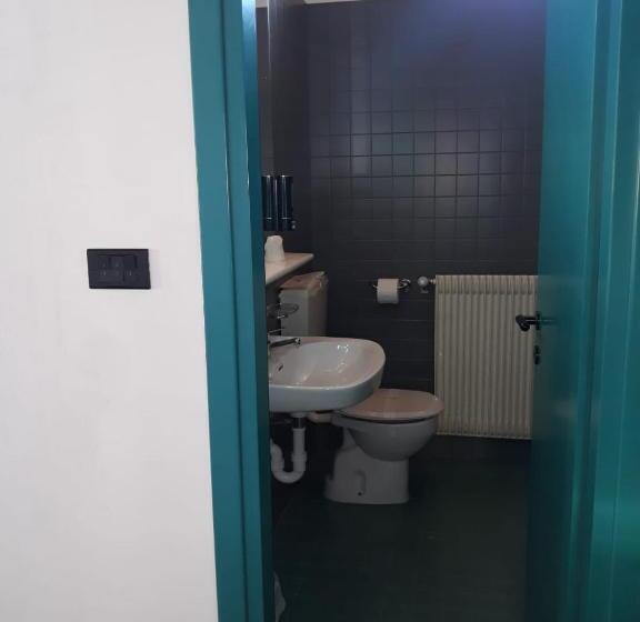 패밀리 룸, Celis