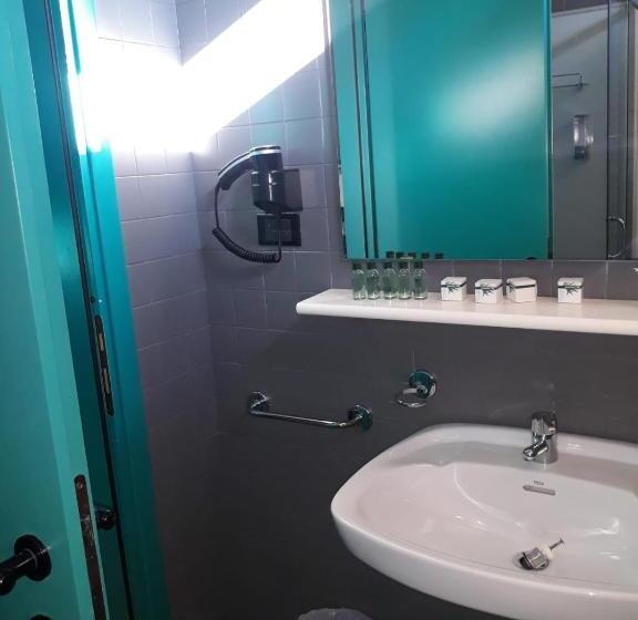 패밀리 룸, Celis