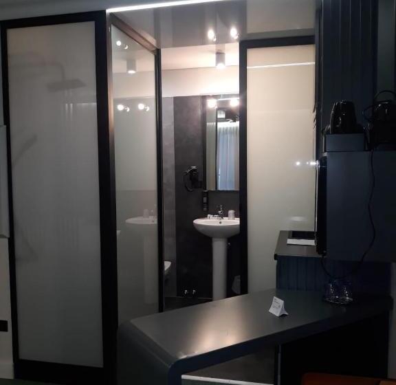 디럭스 룸 킹사이즈 침대, Celis