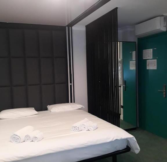 디럭스 룸 킹사이즈 침대, Celis