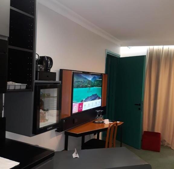 디럭스 룸 킹사이즈 침대, Celis