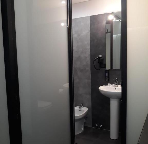 디럭스 룸 킹사이즈 침대, Celis