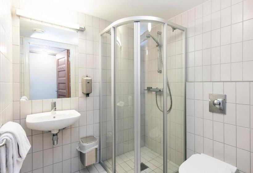 스탠다드 룸, Falstadsenteret   Museum, Minnested Og Senter For Menneskerettigheter