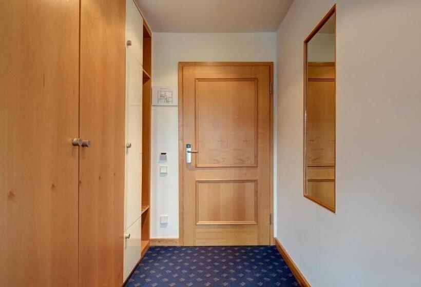 标准单人间, Nothaft