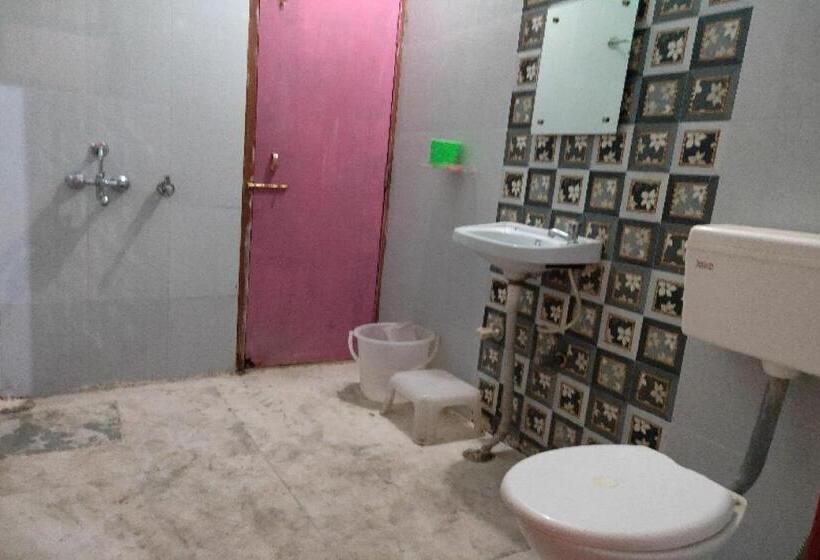 Triple Classic Room, Oyo Flagship Gaurav Inn