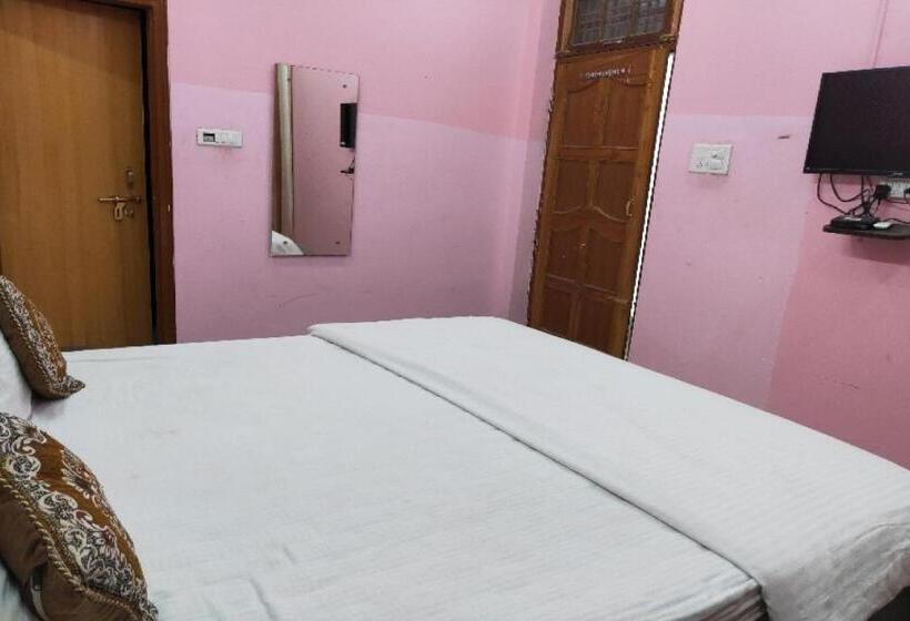 Triple Classic Room, Oyo Flagship Gaurav Inn