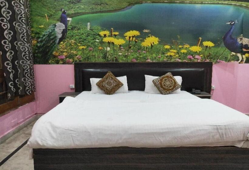 Triple Classic Room, Oyo Flagship Gaurav Inn