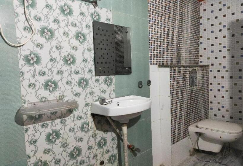 Triple Classic Room, Oyo Flagship Gaurav Inn