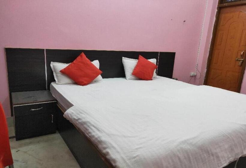 Triple Classic Room, Oyo Flagship Gaurav Inn