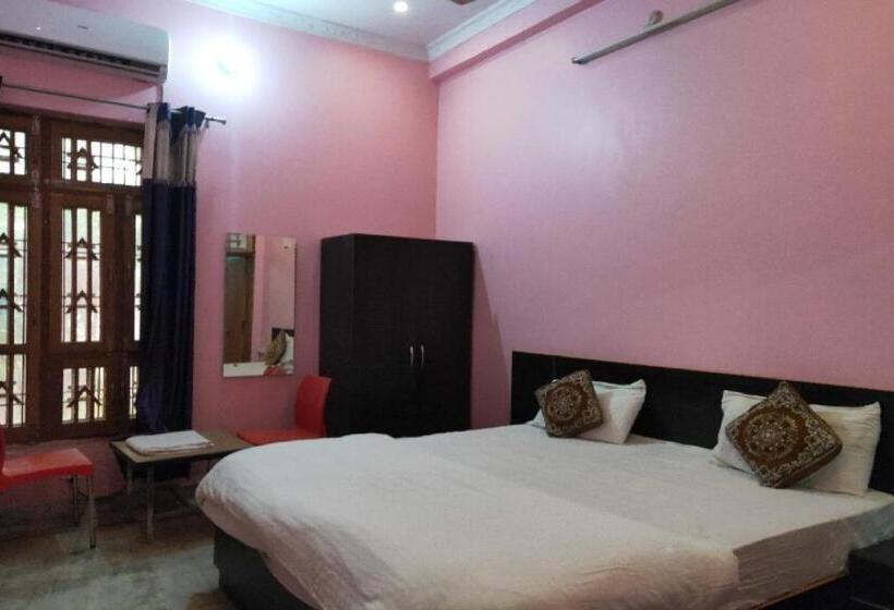 Triple Classic Room, Oyo Flagship Gaurav Inn