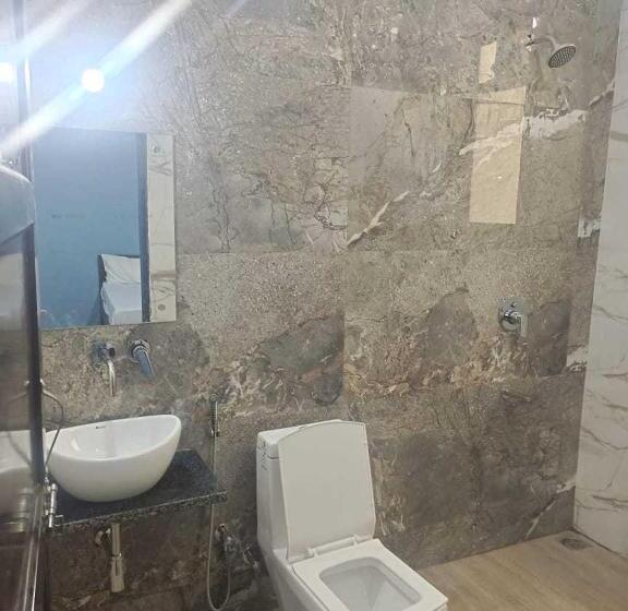 غرفة كلاسيكية ثلاثية, Oyo Nehra Tower