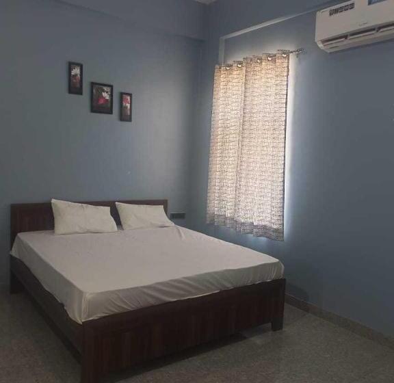 غرفة كلاسيكية ثلاثية, Oyo Nehra Tower