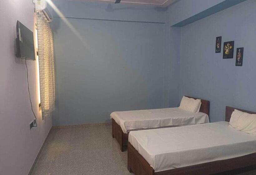 غرفة كلاسيكية ثلاثية, Oyo Nehra Tower