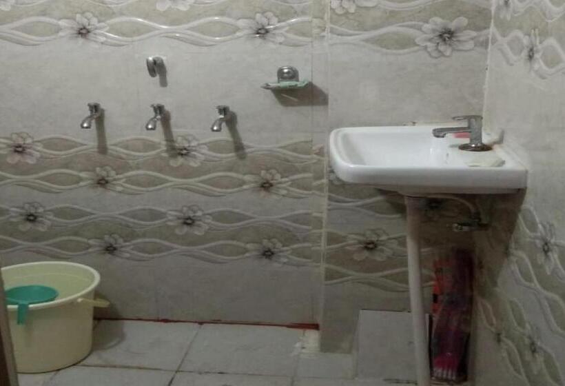 Трехместный Номер Классика, Oyo Shri Veni Madhav