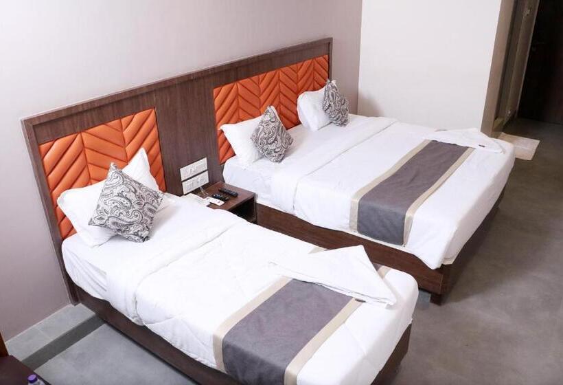 غرفة إدارية ثلاثية, Park Side