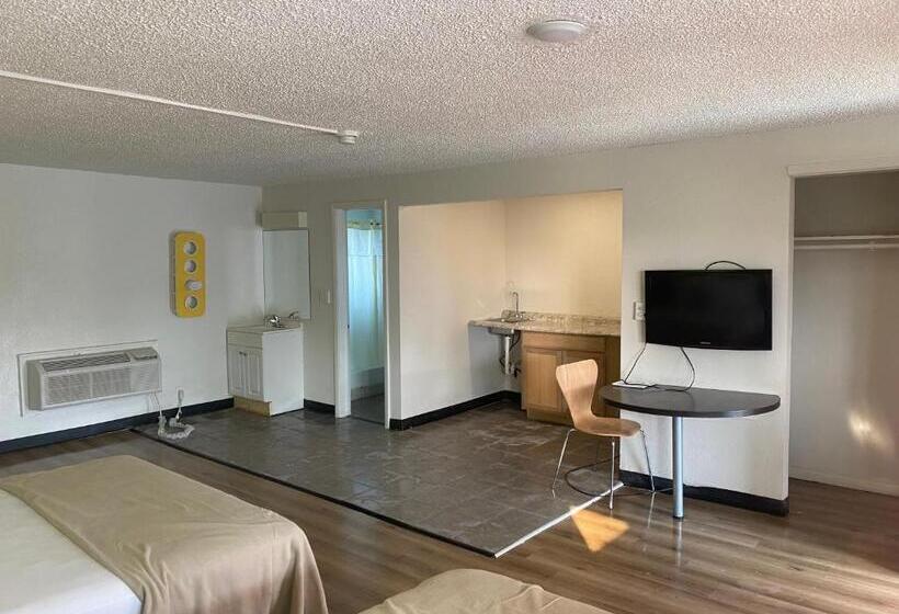 Семейный Номер Deluxe, Motel 9