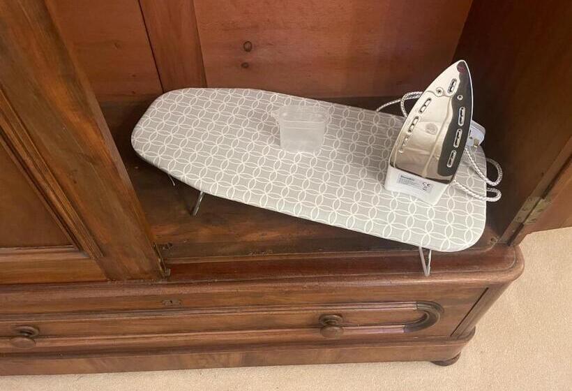 スタンダードトリプルルーム, Brackfield House