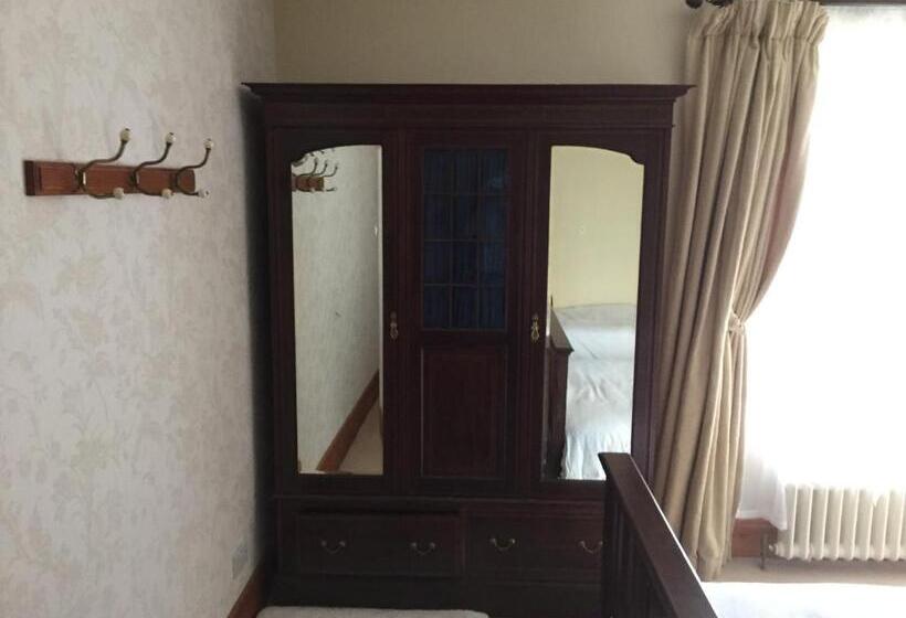 スタンダードトリプルルーム, Brackfield House