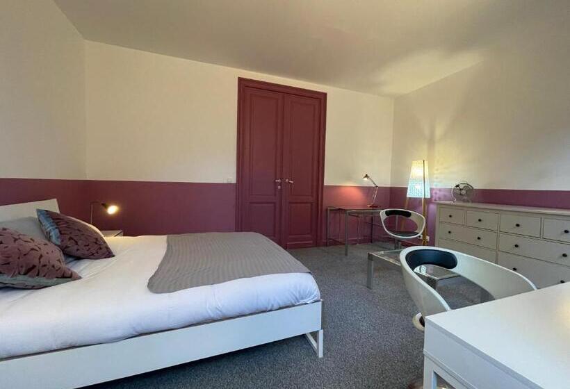 חדר סטנדרט לשלושה, Le Village D Ezra