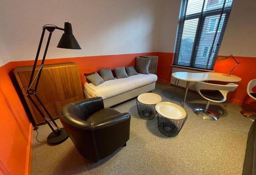 חדר סטנדרט לשלושה עם חדר אמבטיה משוף, Le Village D Ezra