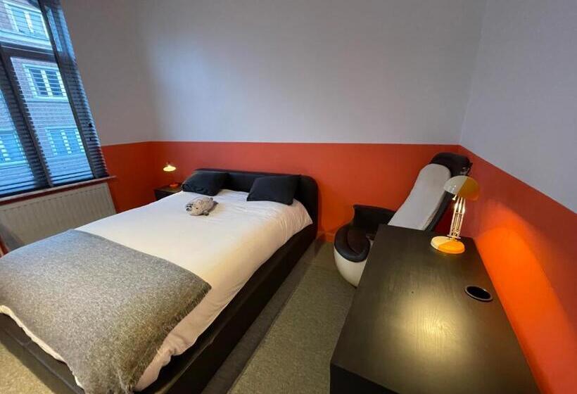 חדר סטנדרט לשלושה עם חדר אמבטיה משוף, Le Village D Ezra