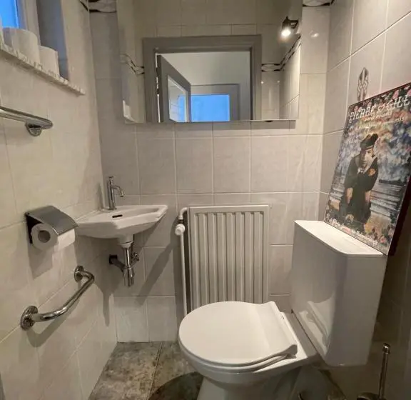 اتاق استاندارد با سرویس بهداشتی مشترک, Le Village D Ezra