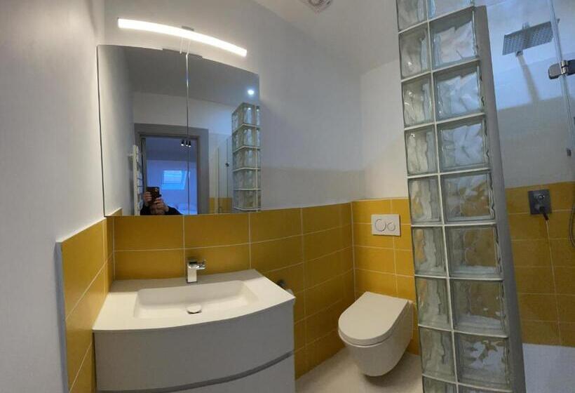 חדר סטנדרט לארבעה, Le Village D Ezra