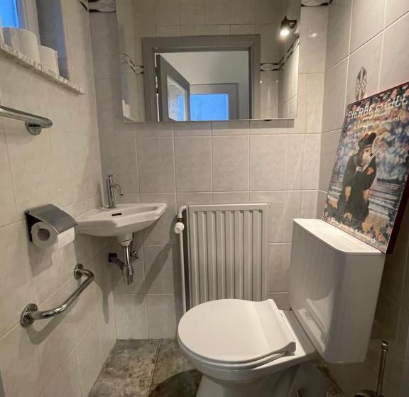 חדר סטנדרט לשלושה, Le Village D Ezra