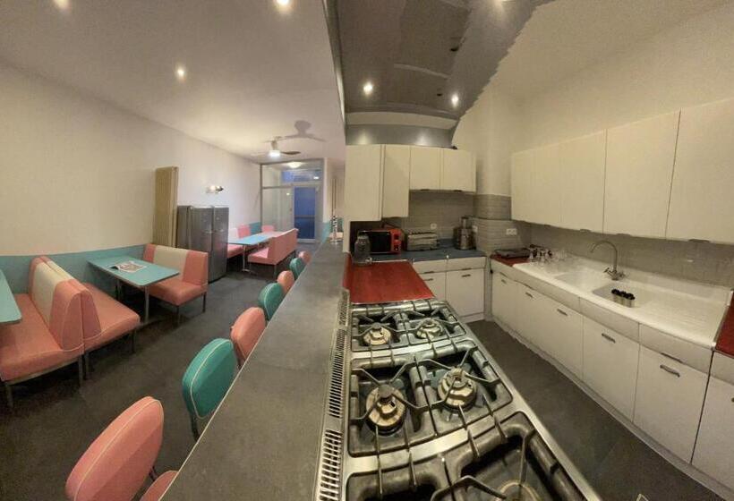 חדר סטנדרט לשלושה עם חדר אמבטיה משוף, Le Village D Ezra