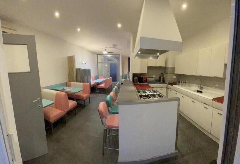 חדר סטנדרט לשלושה עם חדר אמבטיה משוף, Le Village D Ezra