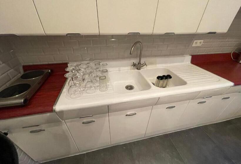 חדר סטנדרט לשלושה עם חדר אמבטיה משוף, Le Village D Ezra